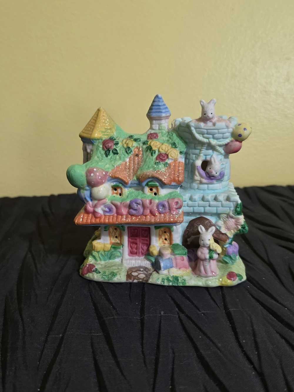 Hoppy Hollow 2004 Easter Bunny Toy Shop Figurine